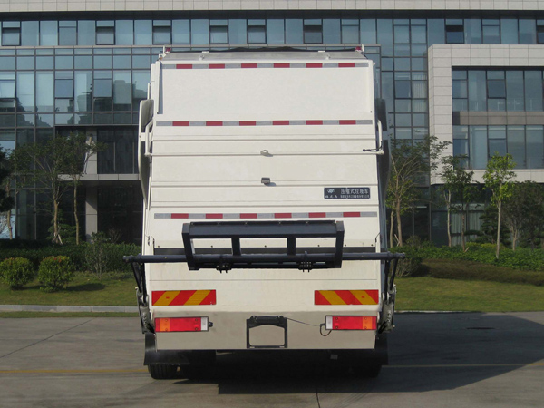 福龍馬牌FLM5250ZYSDF6壓縮式垃圾車公告圖片