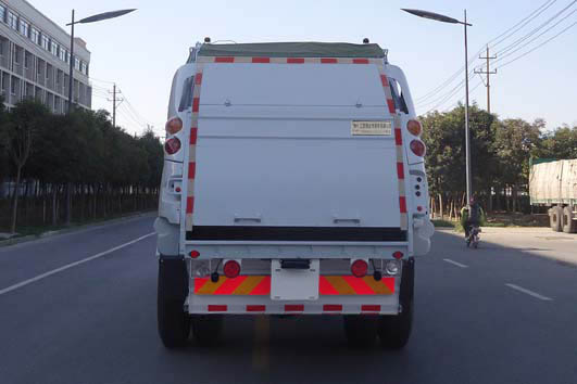 悅達牌YD5181ZYSDFE6壓縮式垃圾車公告圖片