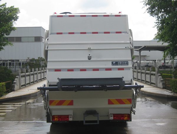 福龍馬牌FLM5250ZYSYJ6壓縮式垃圾車公告圖片