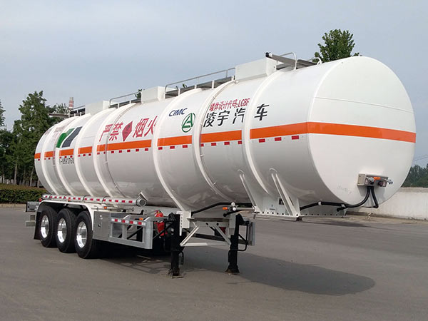 凌宇牌12.3米32.9吨3轴易燃液体罐式运输半挂车(CLY9405GRYB1)