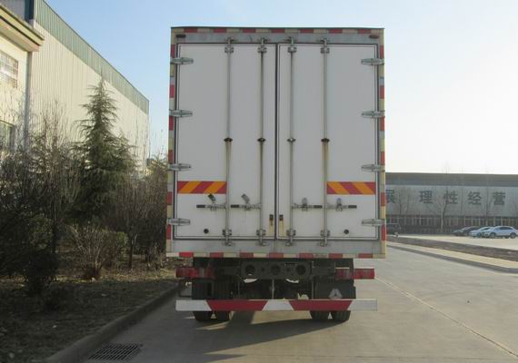 汕德卡牌ZZ5186XXYK501GF1廂式運(yùn)輸車公告圖片