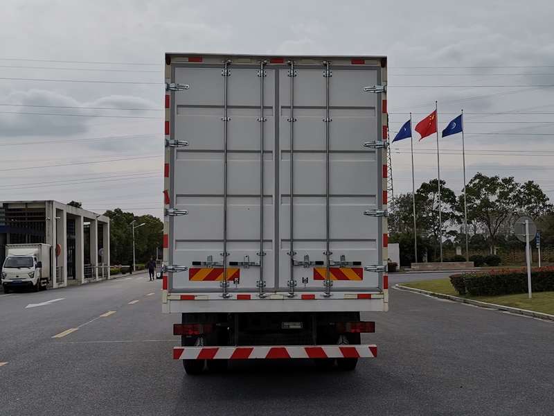 豪沃牌ZZ5167XXYK511JF1B厢式运输车公告图片