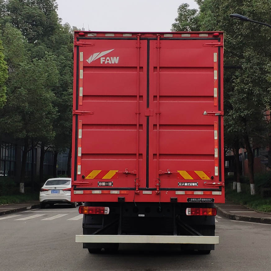 解放牌CA5169XXYP28K2L2E6A80廂式運輸車公告圖片