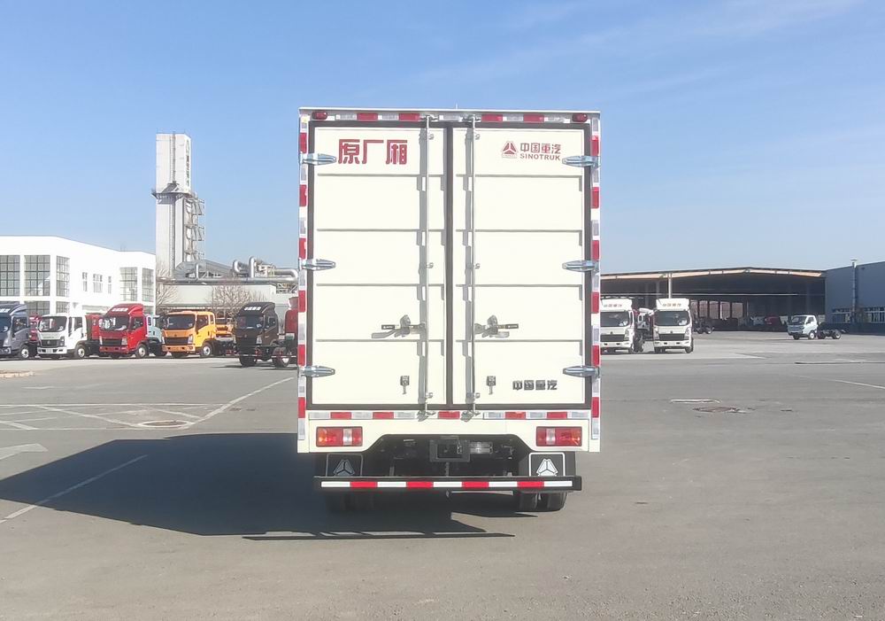 豪沃牌ZZ5047XXYF3114F145廂式運(yùn)輸車公告圖片