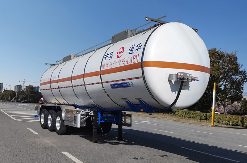 通华牌11.2米32.8吨3轴易燃液体罐式运输半挂车(THT9401GRYE)