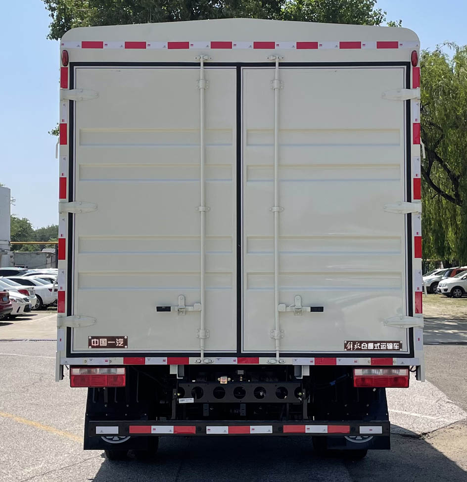 解放牌CA5071CCYP40K45L2E6A84倉柵式運(yùn)輸車公告圖片