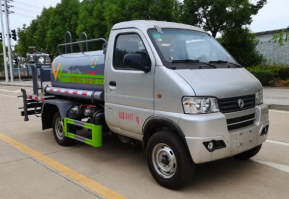 绿化喷洒车