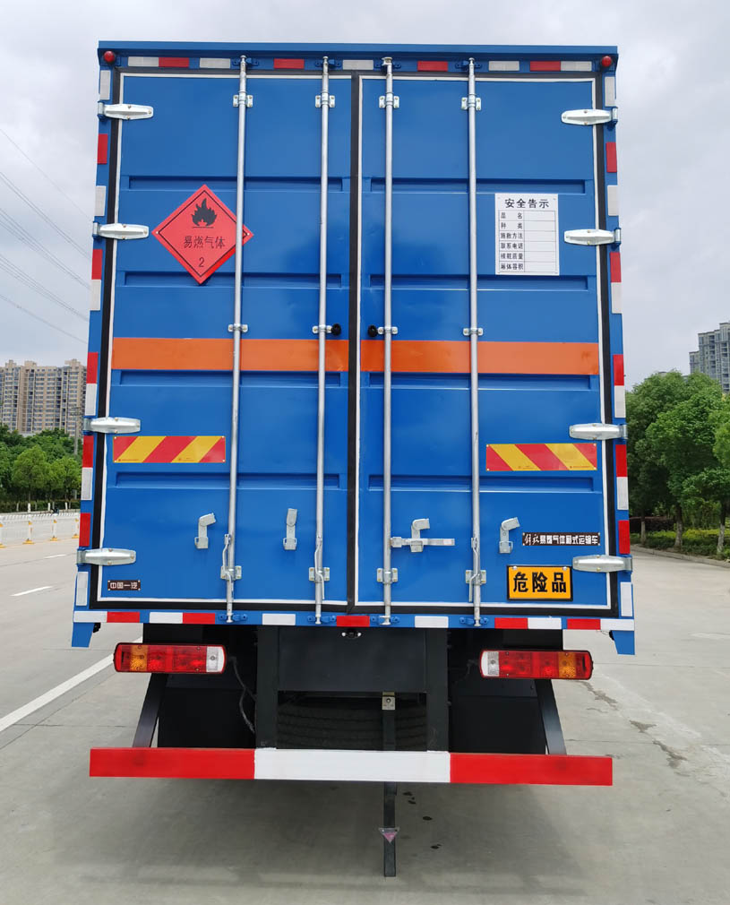 解放牌CA5320XRQP28K2L7T4E6A81易燃气体厢式运输车公告图片
