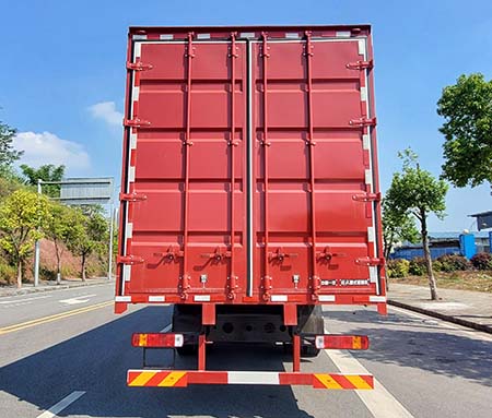 解放牌CA5180XXYPK8L7E6A90廂式運(yùn)輸車公告圖片