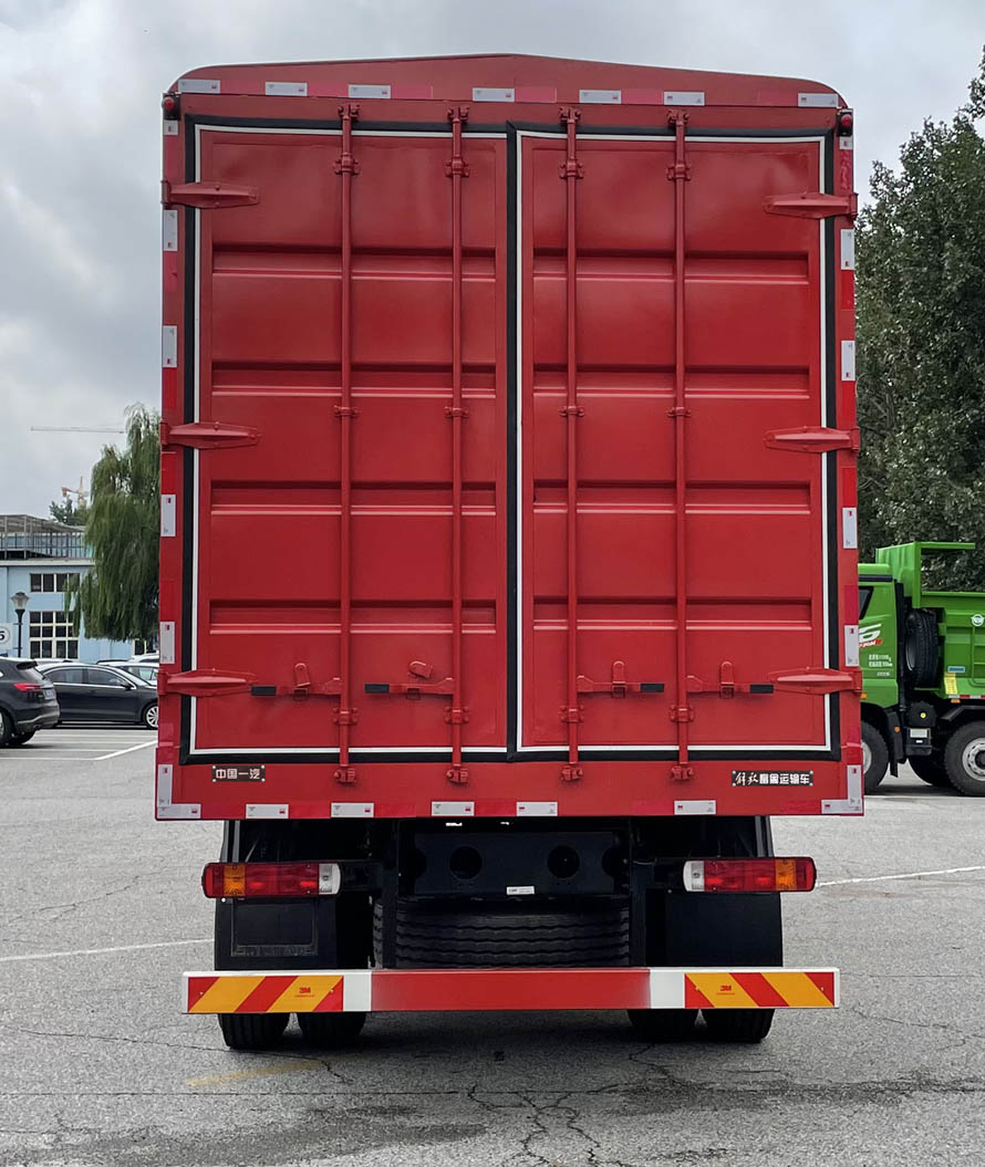 解放牌CA5250CCQP26K2L5T3E6A80畜禽運(yùn)輸車(chē)公告圖片