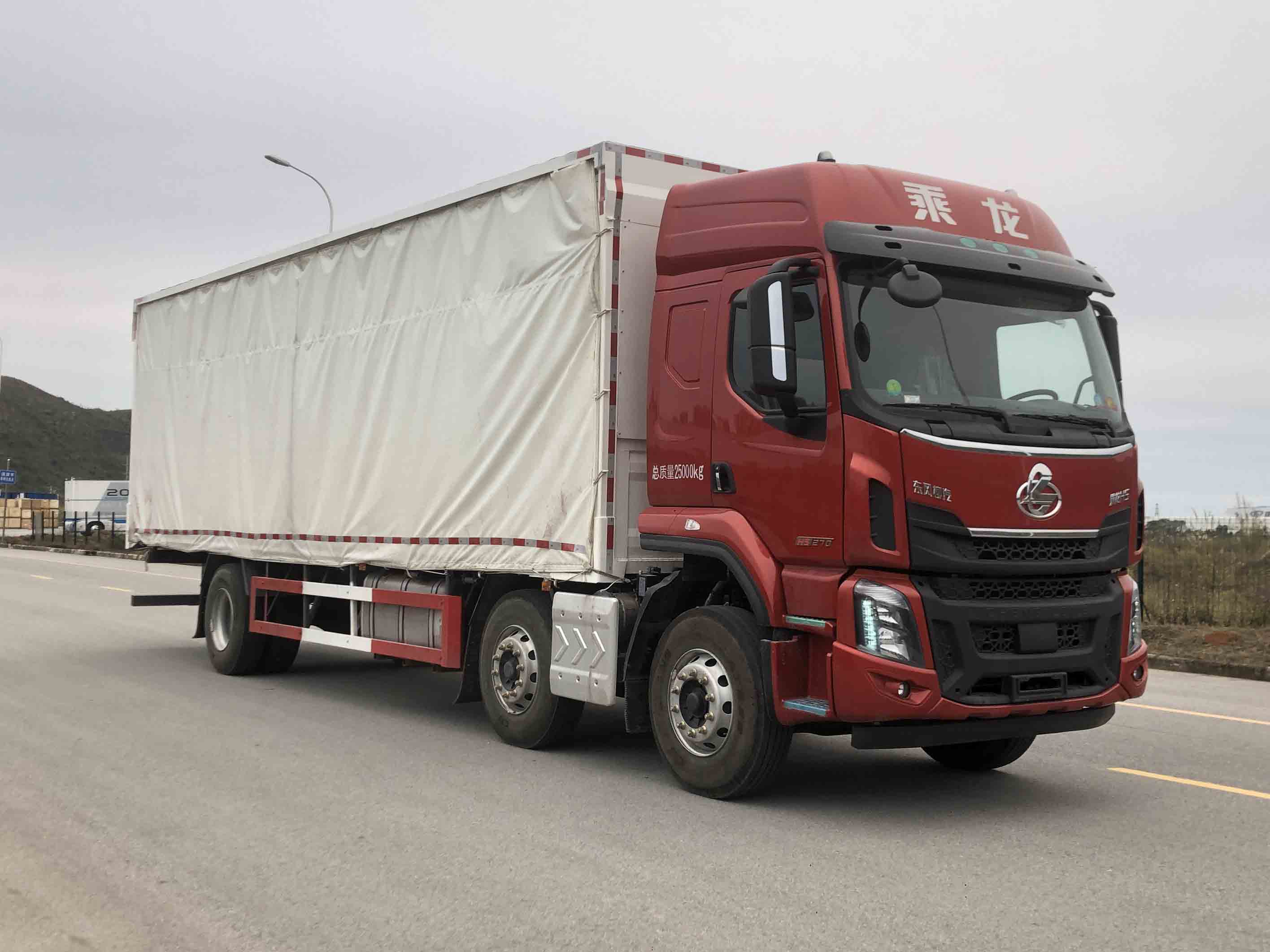 乘龍牌LZ5250XXYH5CC2廂式運(yùn)輸車(chē)公告圖片