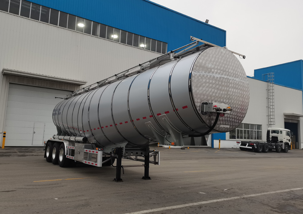 通华牌12.3米32.5吨3轴普通液体运输半挂车(THT9400GPGG)