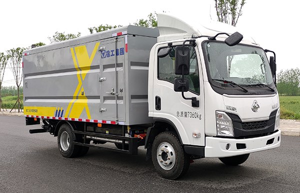 徐工牌XGH5070XTYLBEV純電動密閉式桶裝垃圾車公告圖片