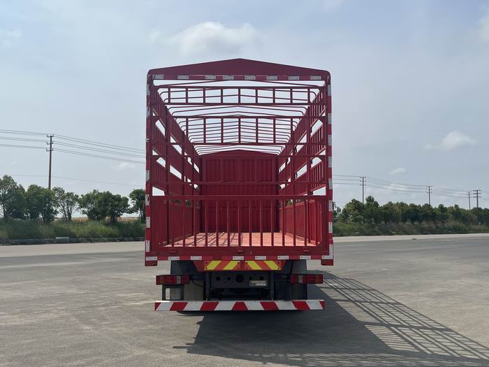 汕德卡牌ZZ5266CCQN56CHF1K畜禽運(yùn)輸車公告圖片