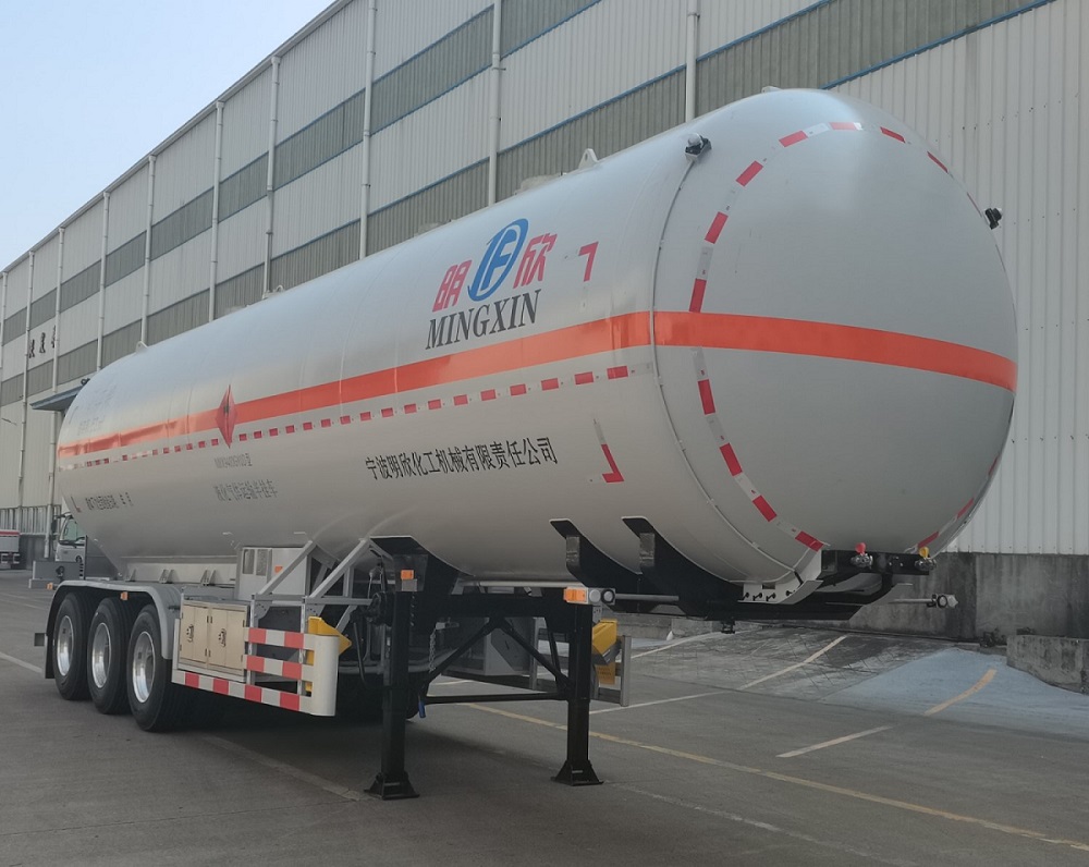明欣牌11.9米29吨3轴液化气体运输半挂车(NMX9400GYQD)