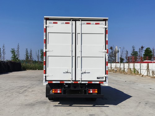 豪曼牌ZZ5098XXYF17FB0廂式運(yùn)輸車公告圖片