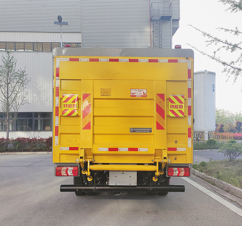 徐工牌DXA5070XTYLBEV純電動(dòng)密閉式桶裝垃圾車(chē)公告圖片