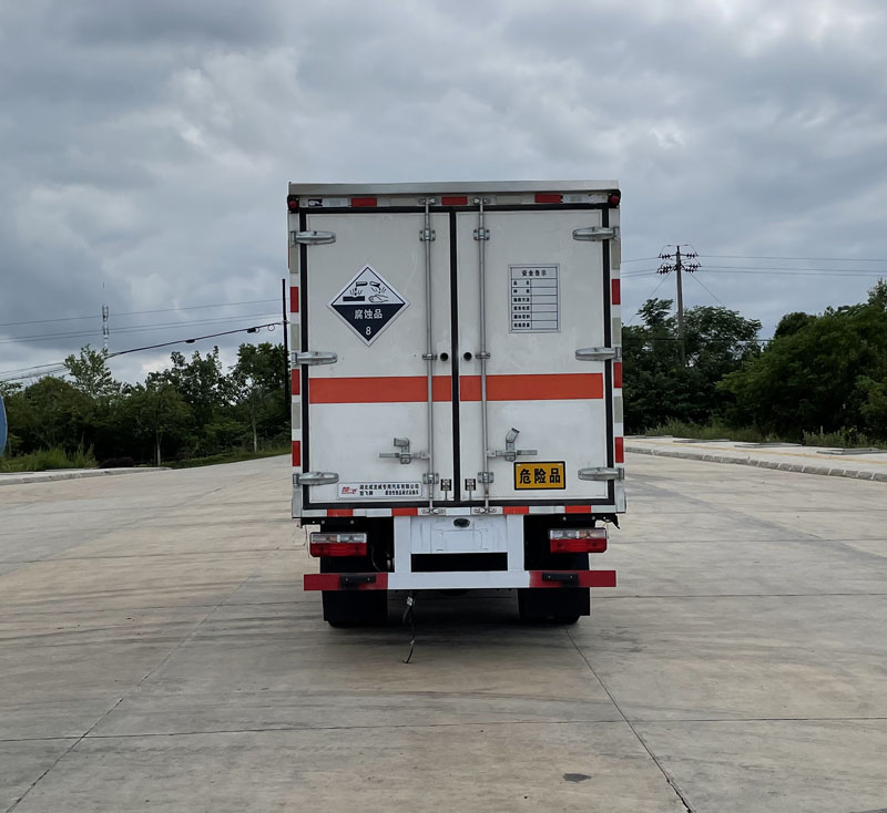 楚飛牌CLQ5042XFW6E腐蝕性物品廂式運(yùn)輸車公告圖片