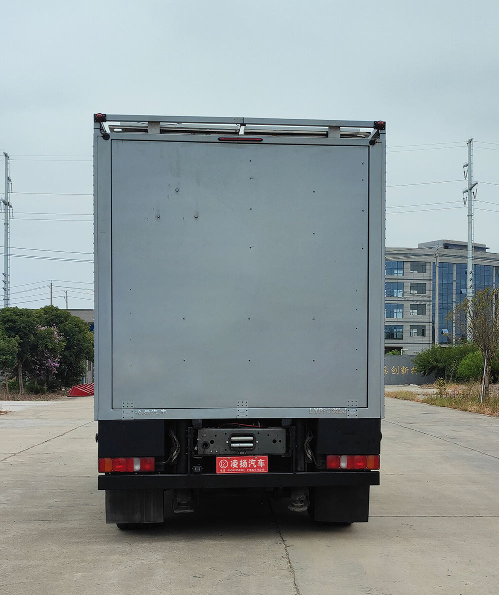 凌揚(yáng)牌LYP5120XLJ旅居車公告圖片