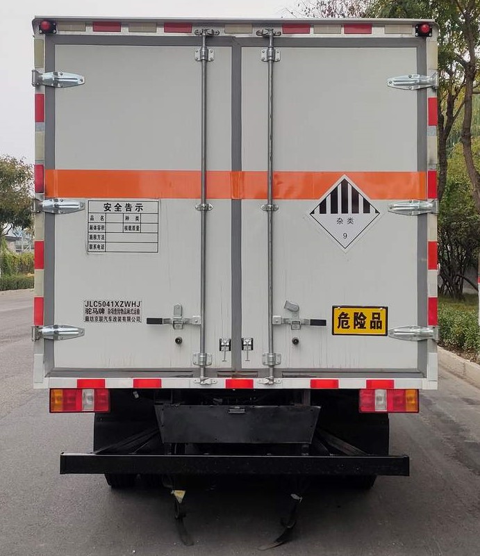 駝馬牌JLC5041XZWHJ雜項(xiàng)危險(xiǎn)物品廂式運(yùn)輸車公告圖片