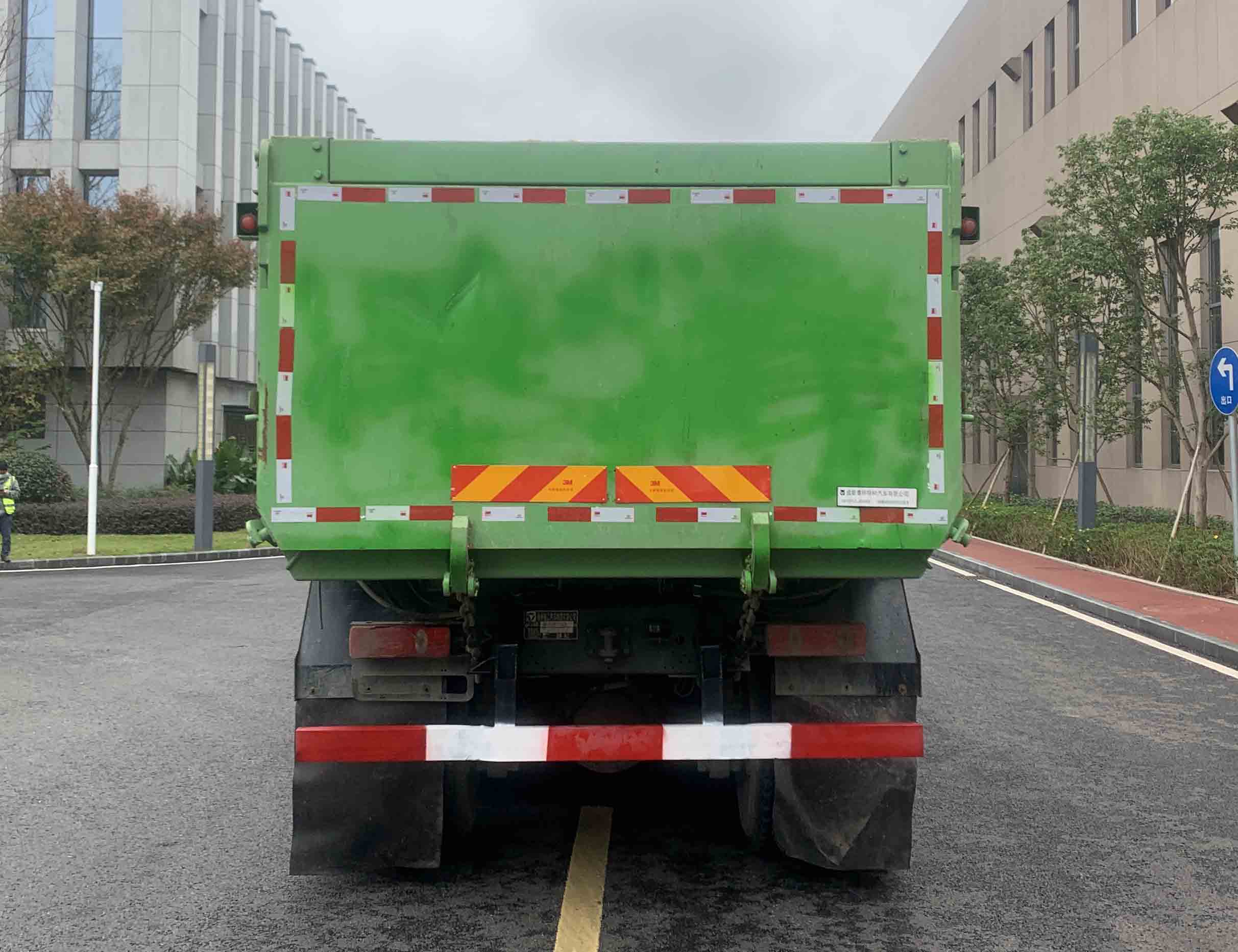 青特牌CQT5310ZLJX58BEV纯电动自卸式垃圾车公告图片