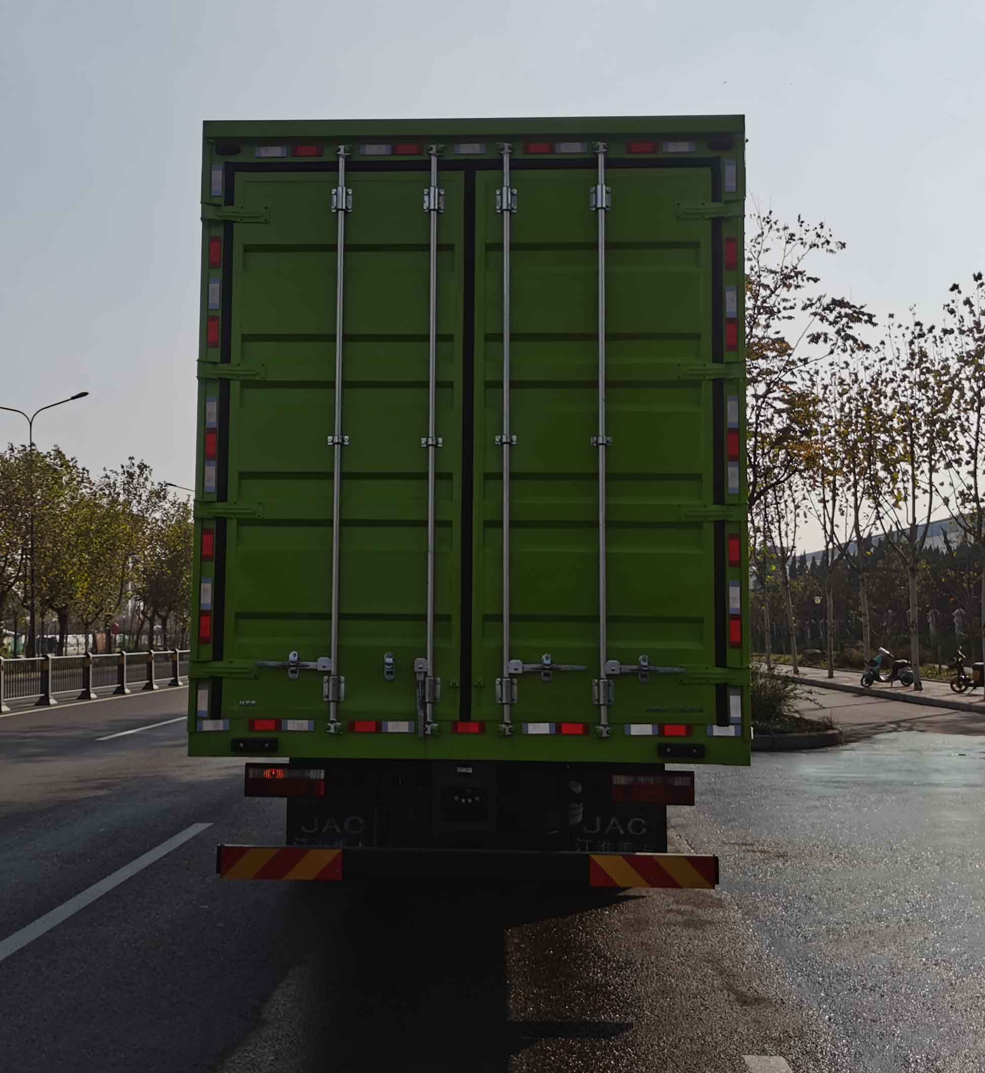 江淮牌HFC5186XYKEV01純電動(dòng)翼開啟廂式車公告圖片