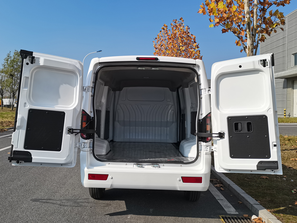 江淮牌HFC5030XXYEV3W純電動(dòng)廂式運(yùn)輸車(chē)公告圖片