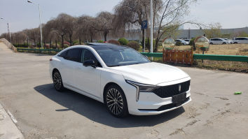 一汽牌CA7205A6B型轿车