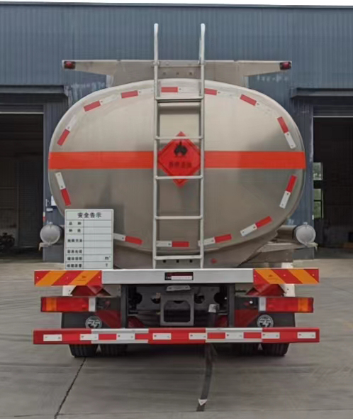 專(zhuān)致牌YZZ5321GYYLD6鋁合金運(yùn)油車(chē)公告圖片