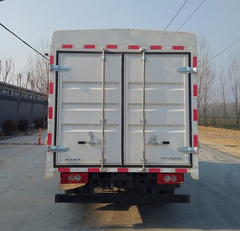 福田牌BJ5044CCY9JA6-AB1倉(cāng)柵式運(yùn)輸車公告圖片