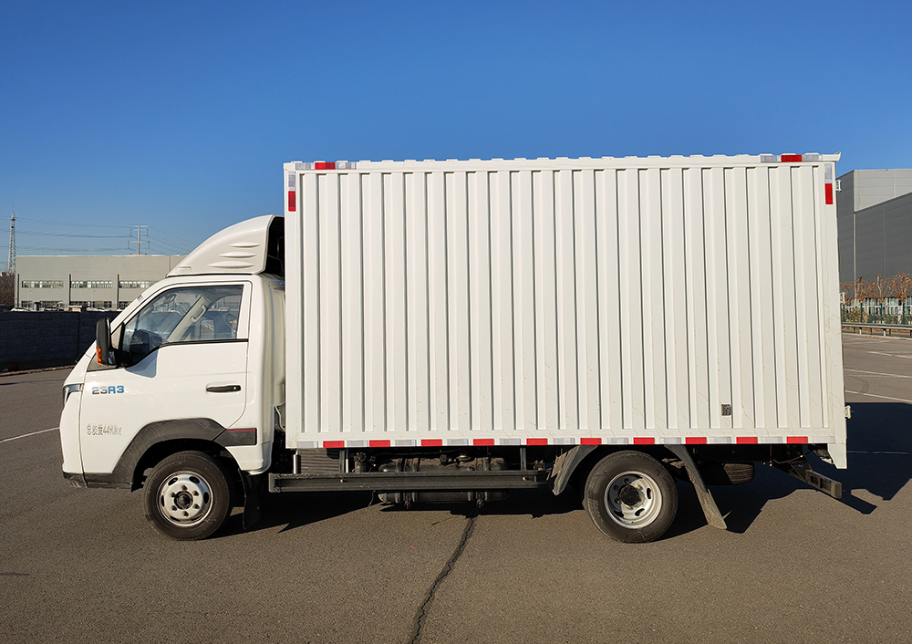 燕臺(tái)牌YTQ5041XXYPG331廂式運(yùn)輸車公告圖片