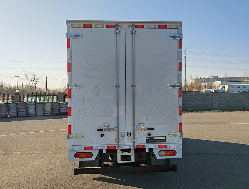 燕臺(tái)牌YTQ5041XXYPG331廂式運(yùn)輸車公告圖片