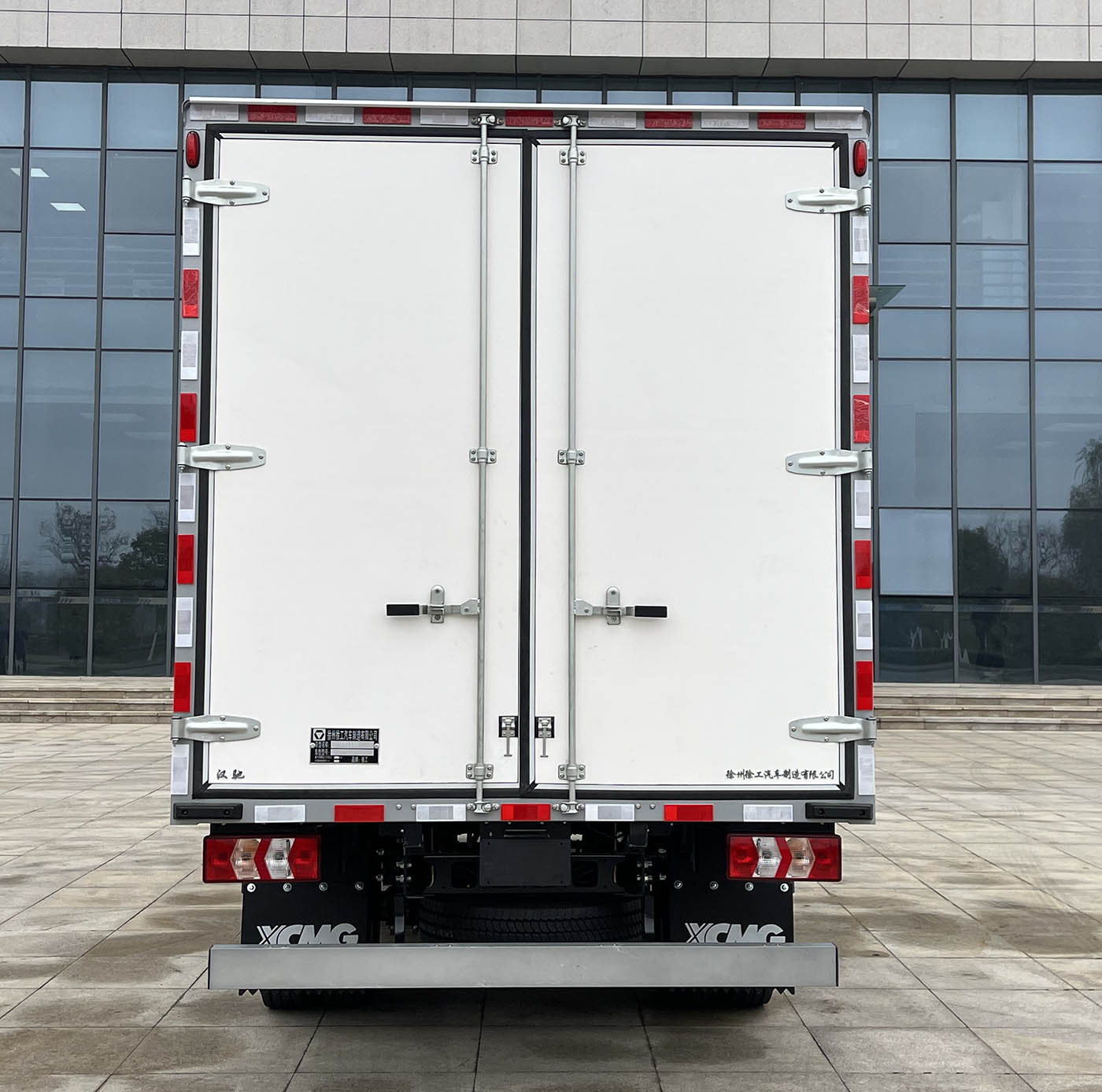 徐工牌XGA5041XXYBEVEA純電動(dòng)廂式運(yùn)輸車公告圖片