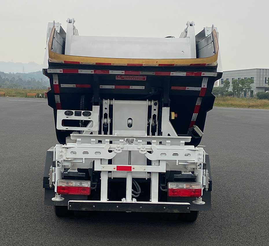 天云牌GTY5045ZZZBEV纯电动自装卸式垃圾车公告图片