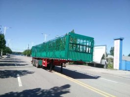 仓栅式运输半挂车