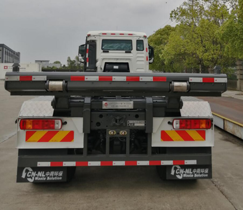 三迪牌SAD5312ZXXE6車(chē)廂可卸式垃圾車(chē)公告圖片