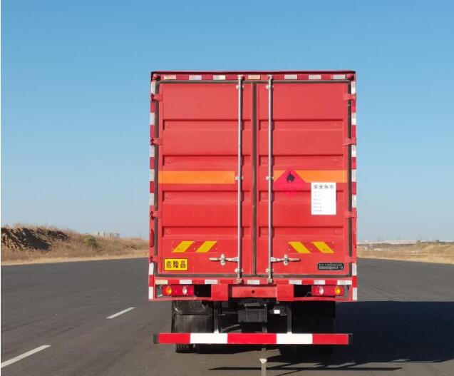 東風(fēng)牌DFV5263XRQGP6D易燃?xì)怏w廂式運(yùn)輸車(chē)公告圖片