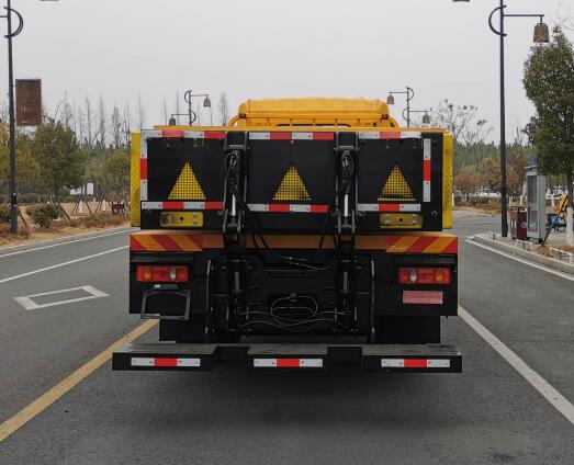 大随兴牌XDY5160TFZE6防撞缓冲车公告图片