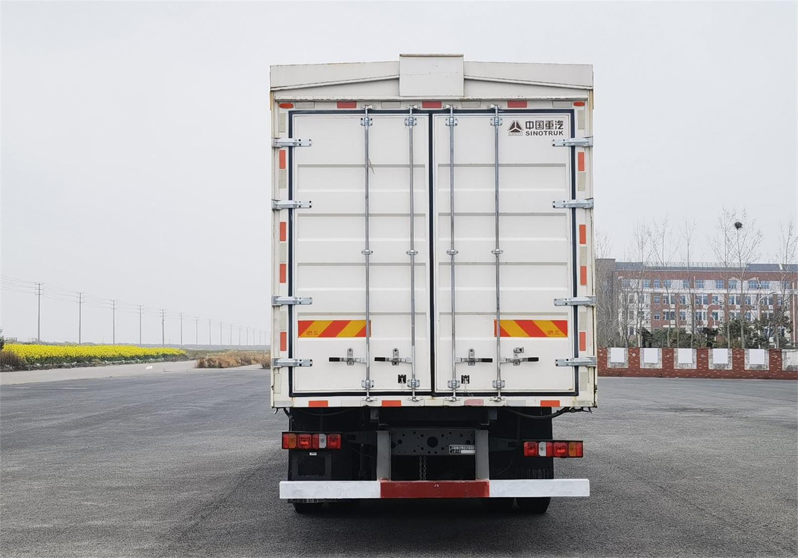 汕德卡牌ZZ5266XYKN56CGF1KB翼開啟廂式車公告圖片