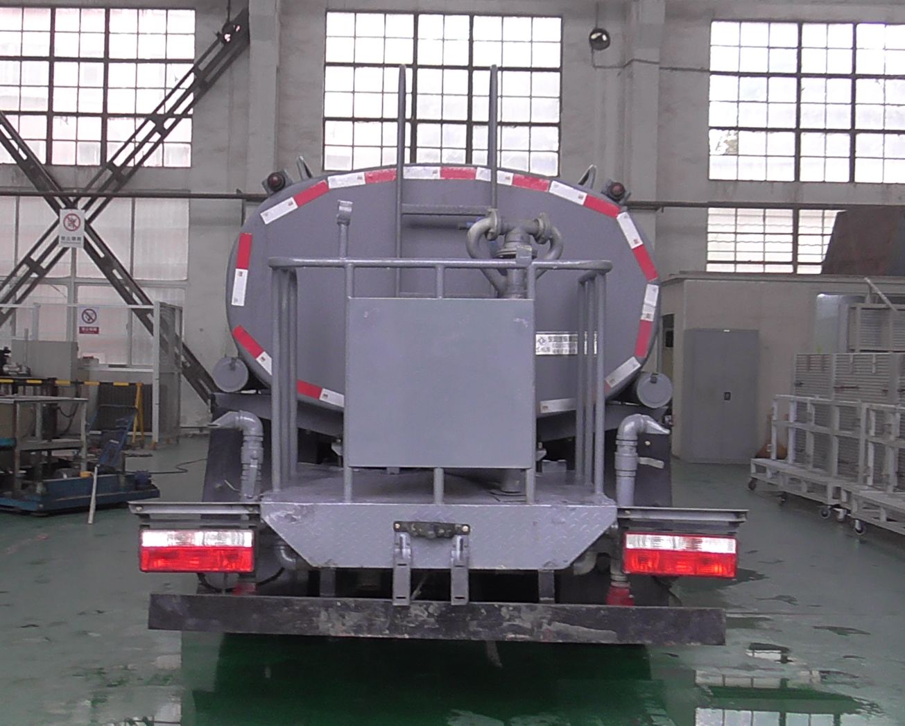 東風(fēng)牌EQ5127GPSTACPHEV插電式混合動(dòng)力綠化噴灑車公告圖片