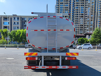 新东日牌YZR5187GPGZ6普通液体运输车公告图片