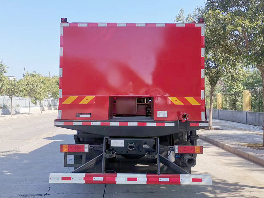 專致牌YZZ5212TYL70壓裂車公告圖片