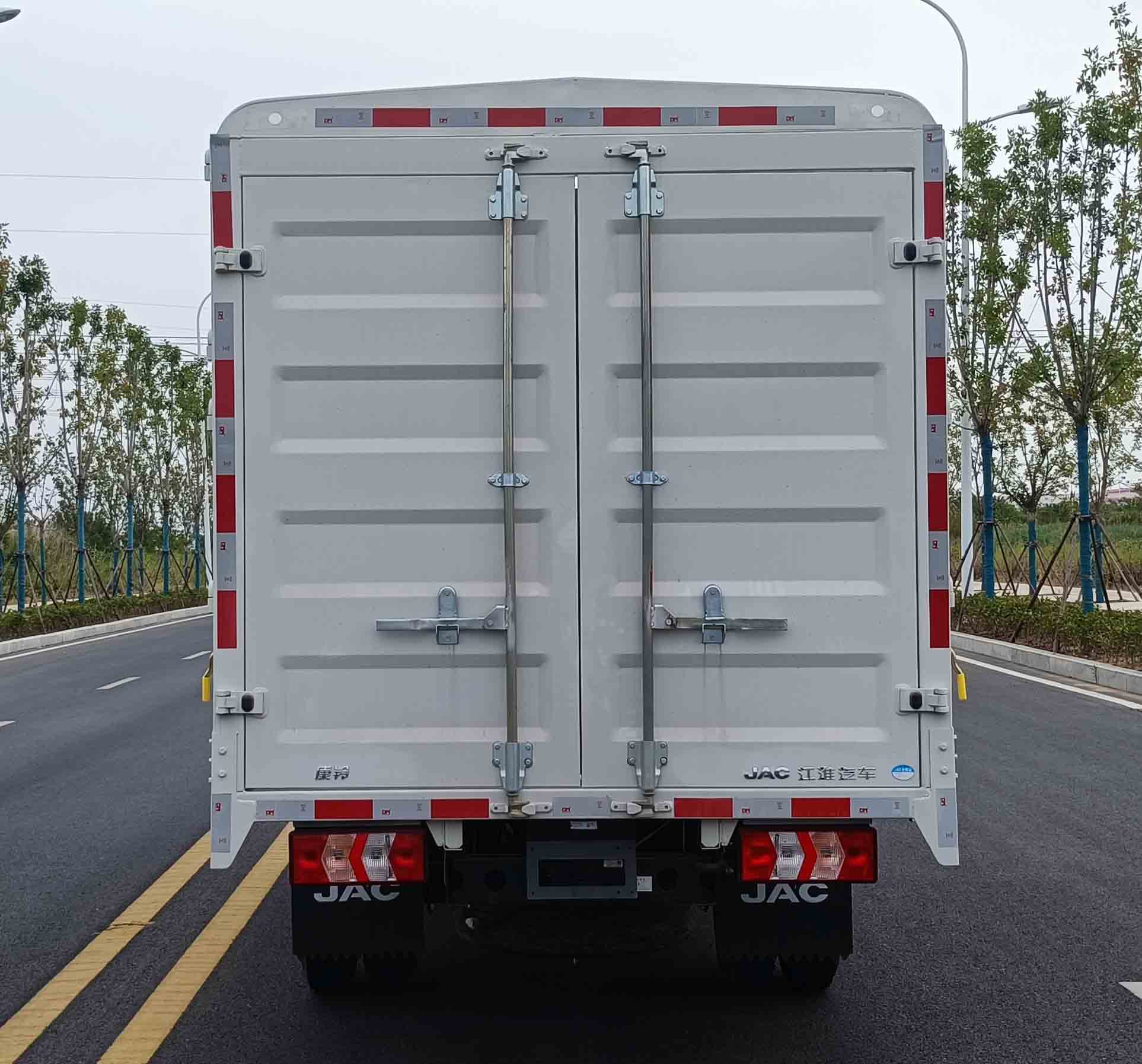 江淮牌HFC5031CCYP23E1C1S倉柵式運輸車公告圖片