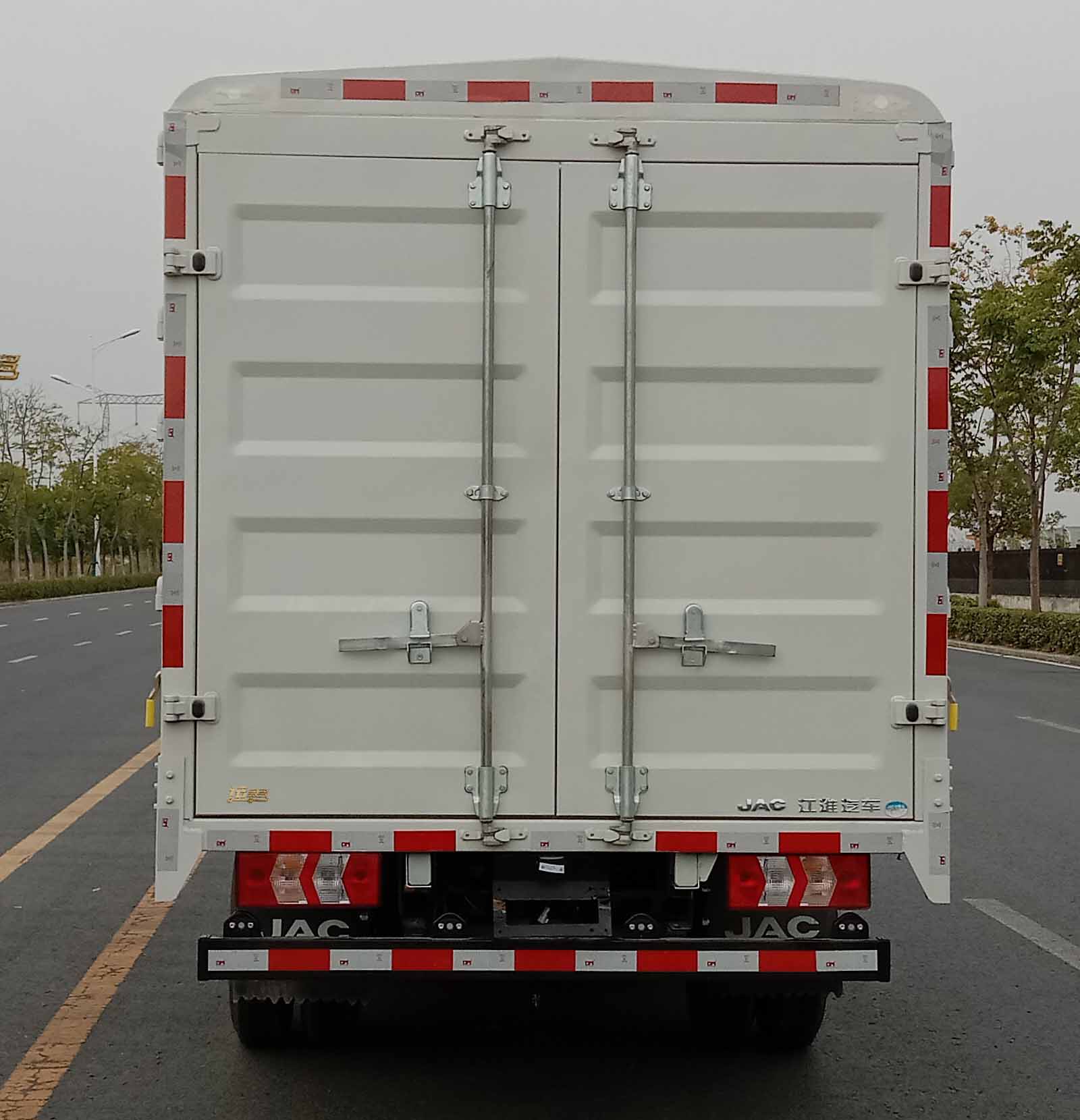 江淮牌HFC5041CCYP23K5B4QS倉(cāng)柵式運(yùn)輸車(chē)公告圖片