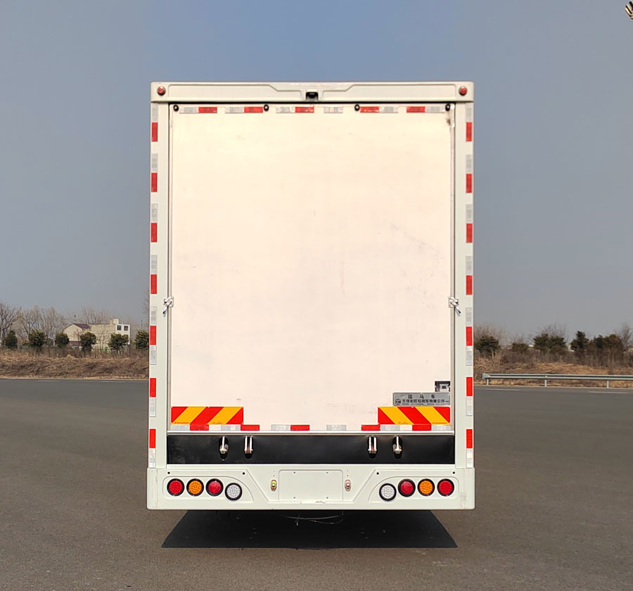 天順牌CHZ5181XYMB6運(yùn)馬車公告圖片