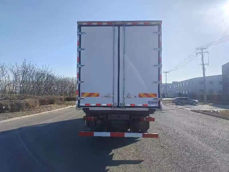 沃巴特牌SVT5180XLCZ6冷藏車公告圖片