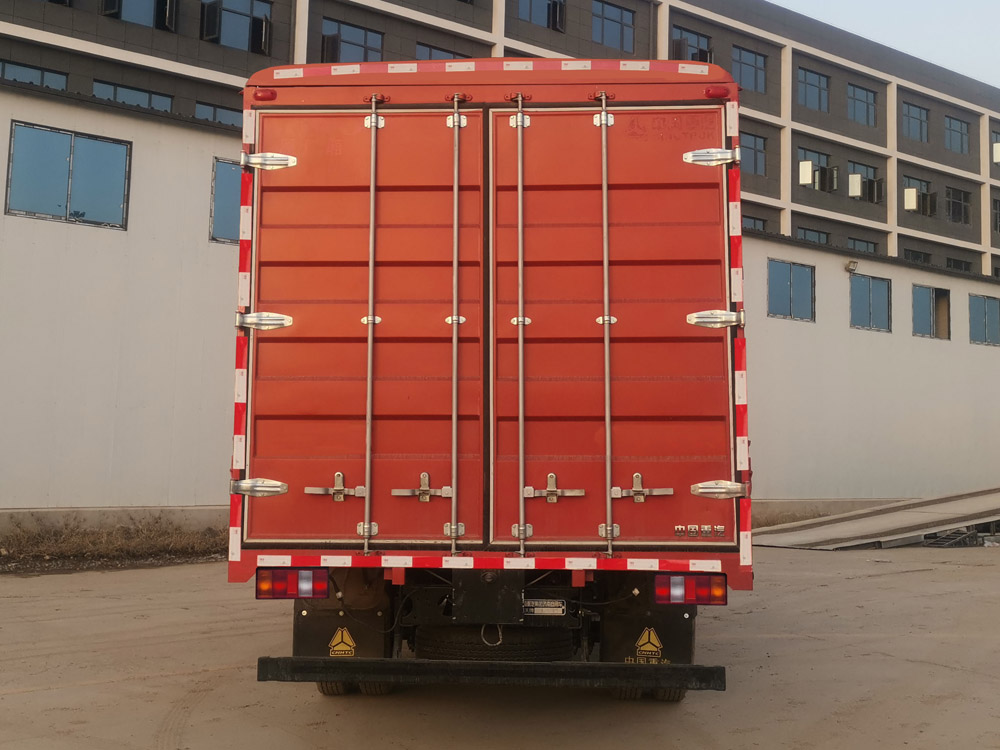 豪沃牌ZZ5097CCYG3815F191倉(cāng)柵式運(yùn)輸車(chē)公告圖片