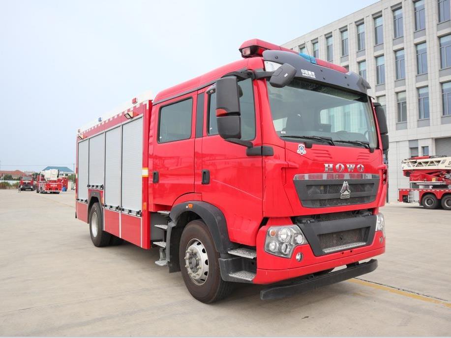 APW5120TXFQC40型器材消防车图片
