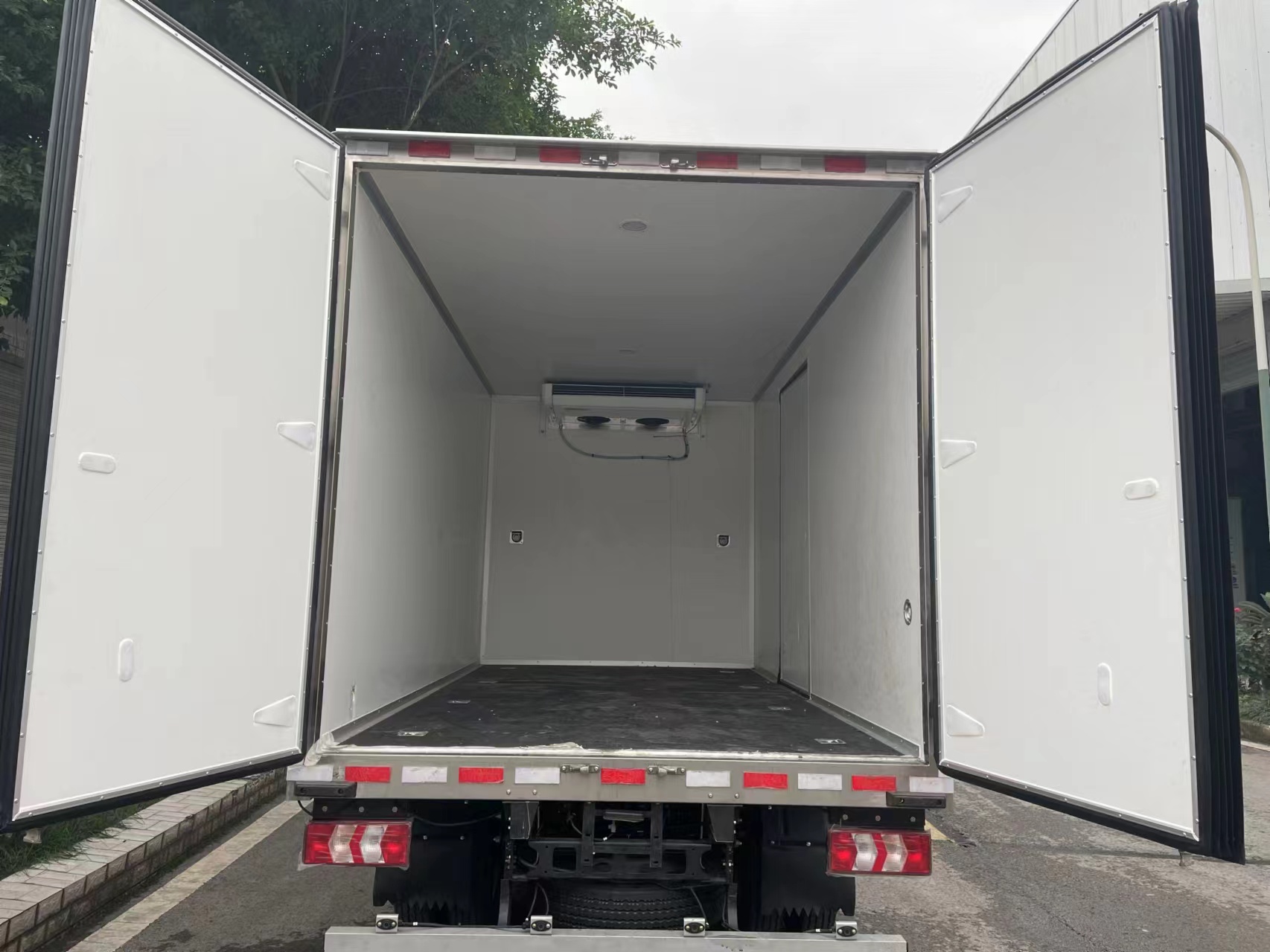 萬向牌WXB5040XLCBEV純電動冷藏車公告圖片