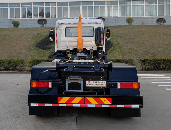 福龙马牌FLM5252ZXXDF6车厢可卸式垃圾车公告图片